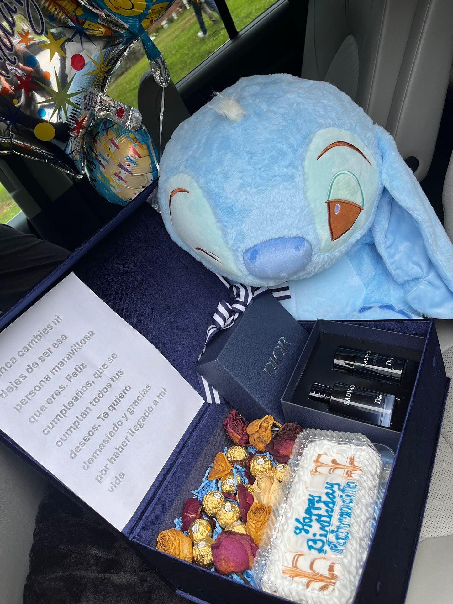Caja sorpresa para caballero con loción Dior &chocolate ferro pastel tres leches con stitch