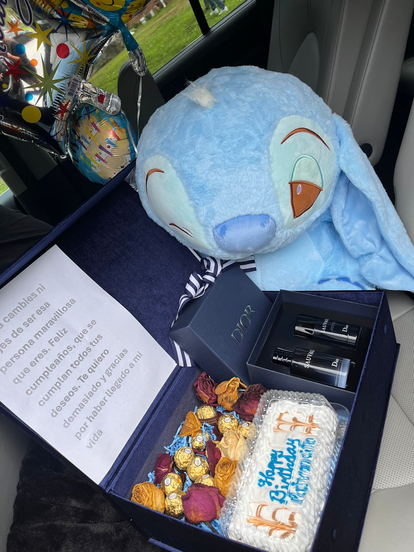 Caja sorpresa para caballero con loción Dior &chocolate ferro pastel tres leches con stitch