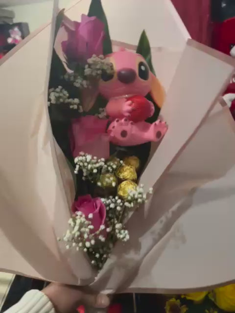 Ramo 💐 de rosas 🌹 con stitch