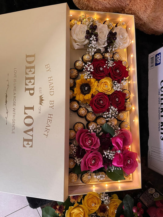 Caja floral con chocolate ferro